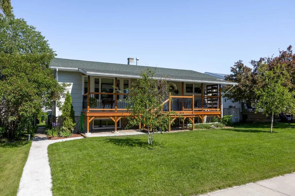 4506 Shannon Drive Olds AB T4H 1C1