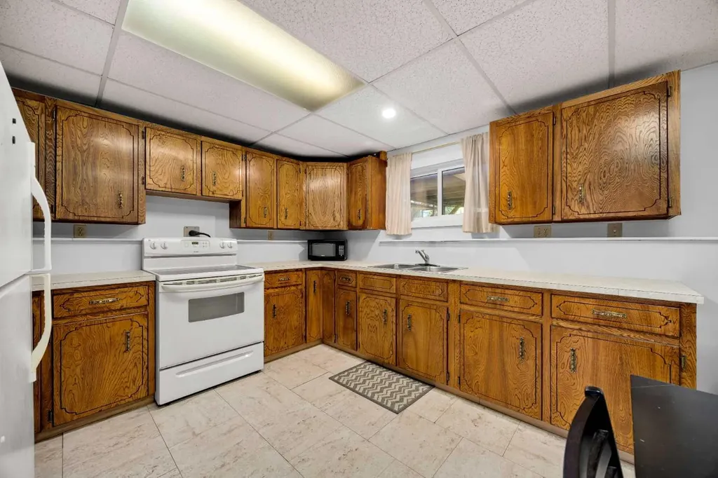 4506 Shannon Drive Olds AB T4H 1C1