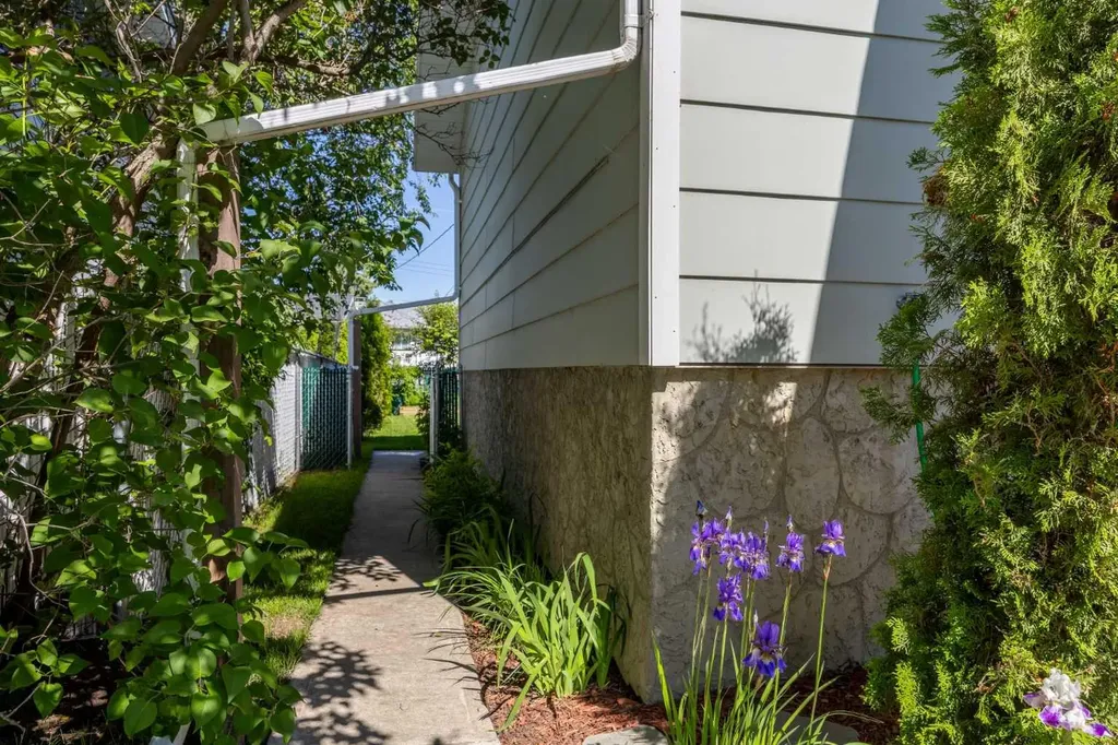 4506 Shannon Drive Olds AB T4H 1C1