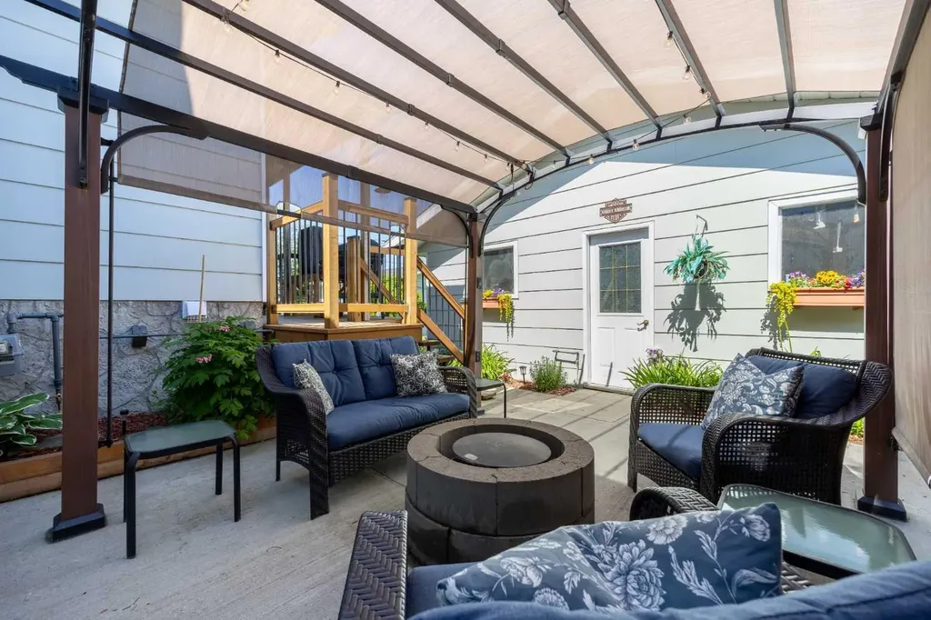 4506 Shannon Drive Olds AB T4H 1C1
