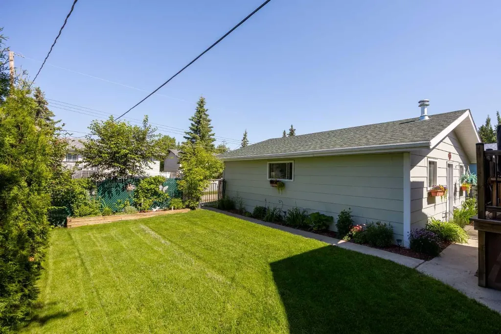 4506 Shannon Drive Olds AB T4H 1C1