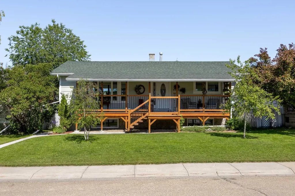 4506 Shannon Drive Olds AB T4H 1C1