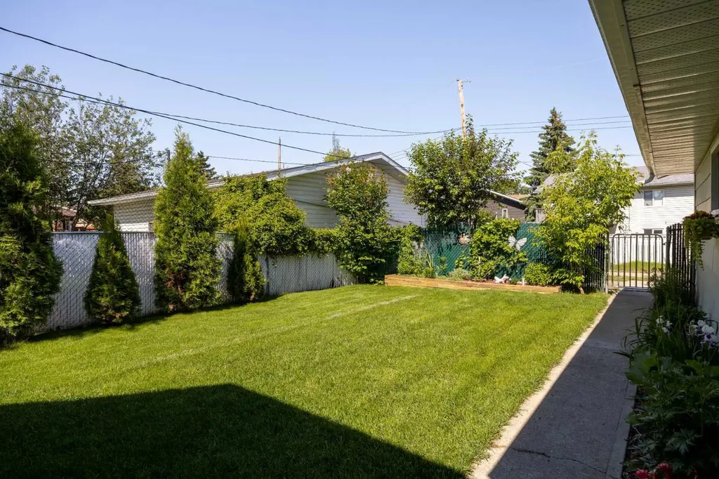 4506 Shannon Drive Olds AB T4H 1C1
