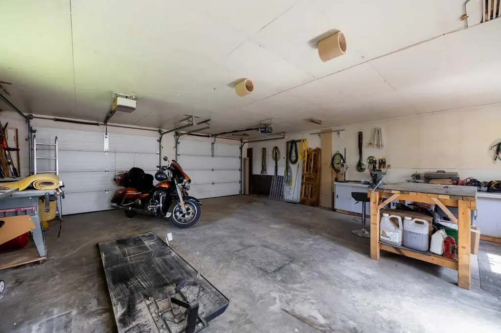 4506 Shannon Drive Olds AB T4H 1C1