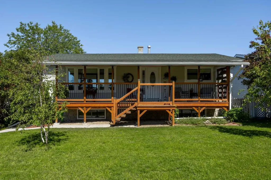 4506 Shannon Drive Olds AB T4H 1C1
