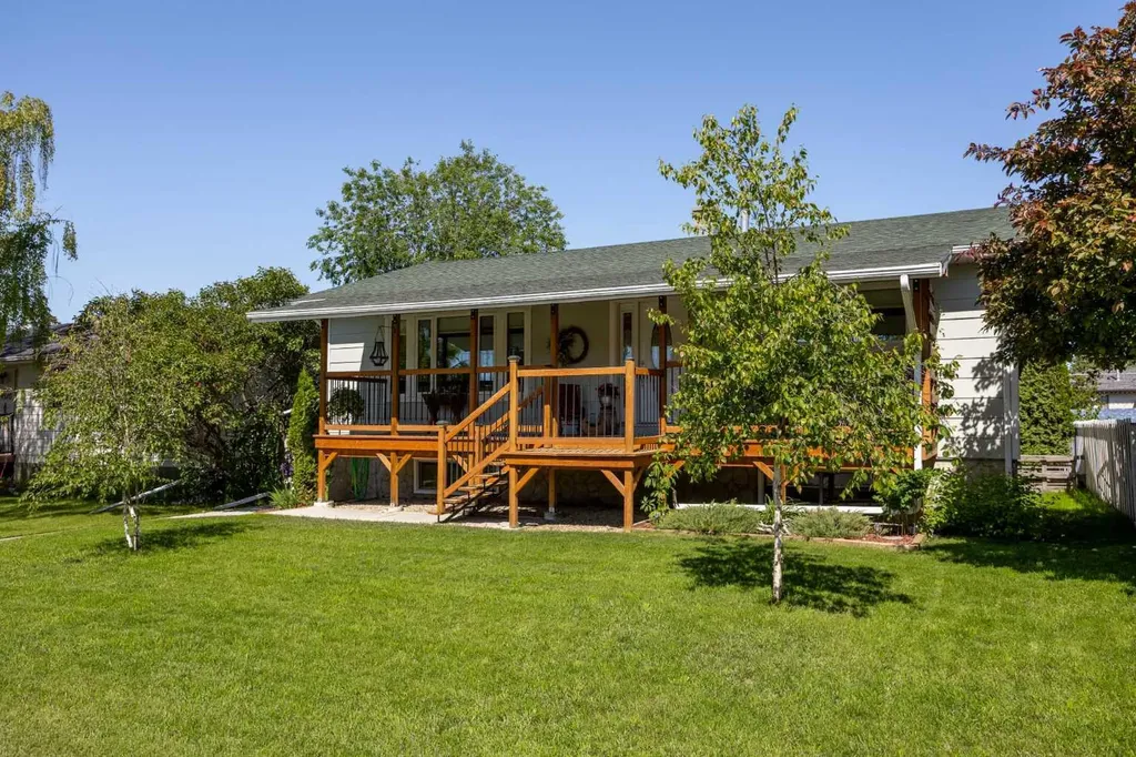 4506 Shannon Drive Olds AB T4H 1C1