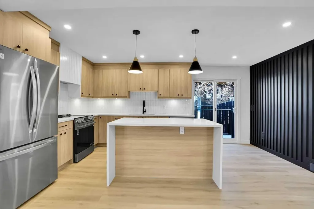 77 Ferncliff Crescent SE Calgary AB T2H 0V5