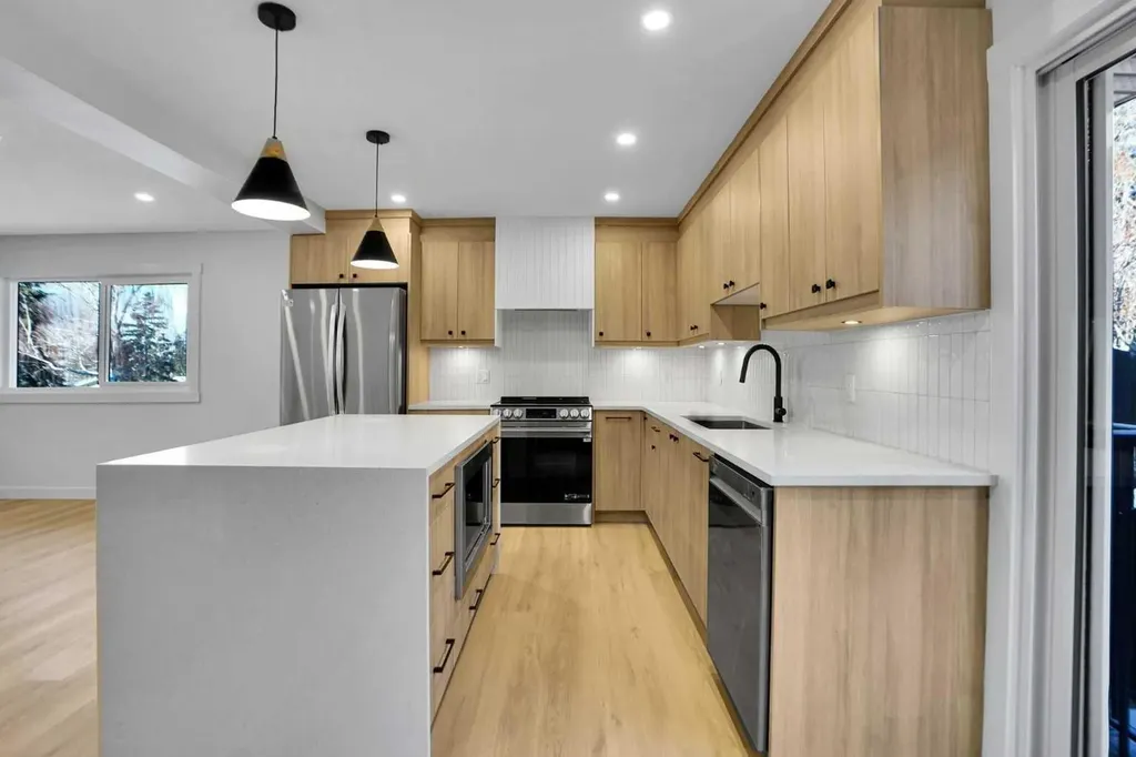 77 Ferncliff Crescent SE Calgary AB T2H 0V5