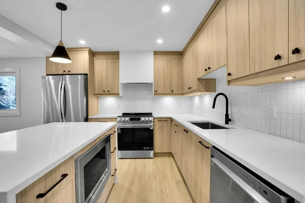 77 Ferncliff Crescent SE Calgary AB T2H 0V5