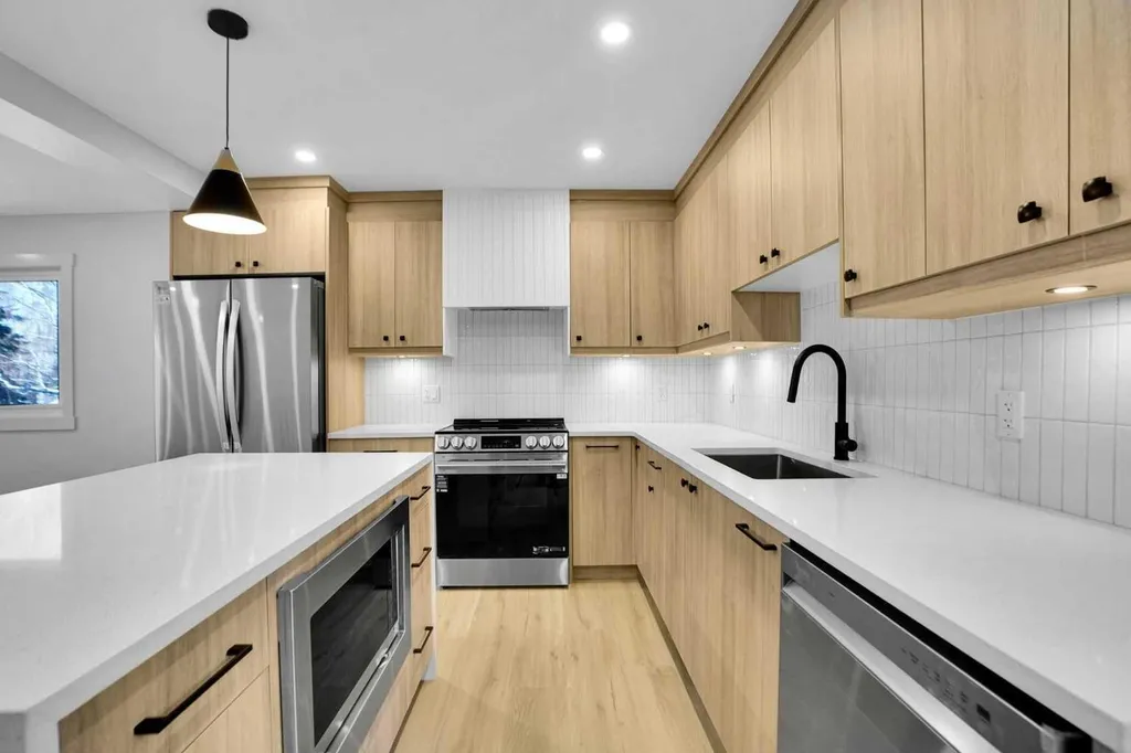 77 Ferncliff Crescent SE Calgary AB T2H 0V5