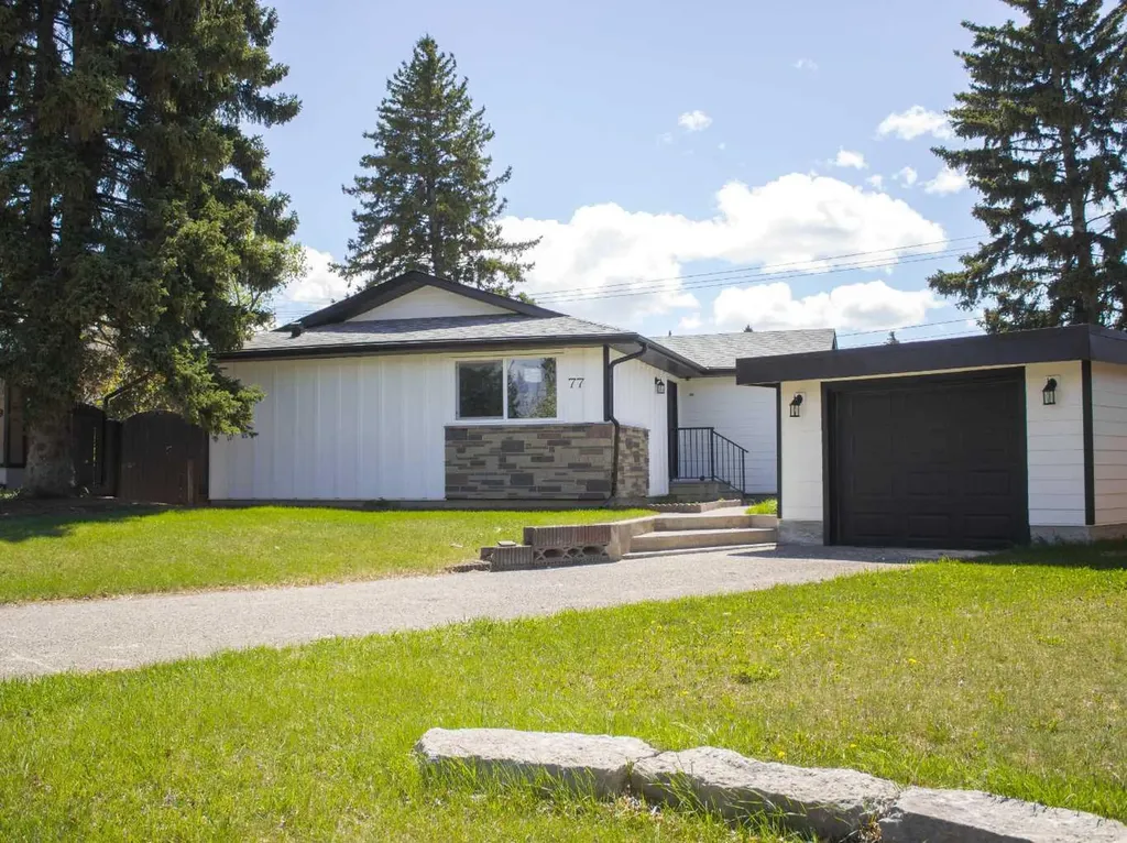 77 Ferncliff Crescent SE Calgary AB T2H 0V5