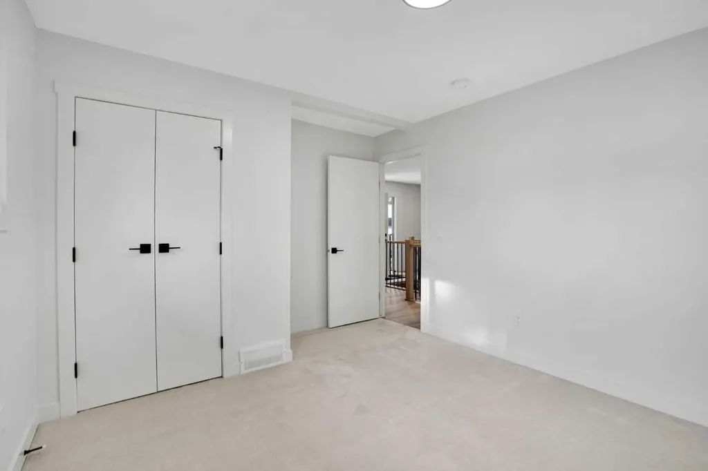 77 Ferncliff Crescent SE Calgary AB T2H 0V5