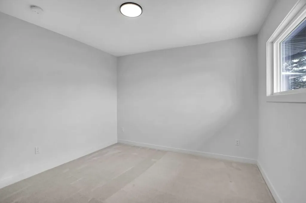 77 Ferncliff Crescent SE Calgary AB T2H 0V5