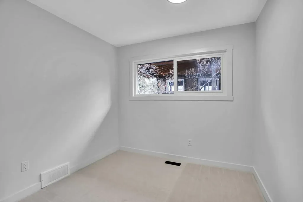 77 Ferncliff Crescent SE Calgary AB T2H 0V5