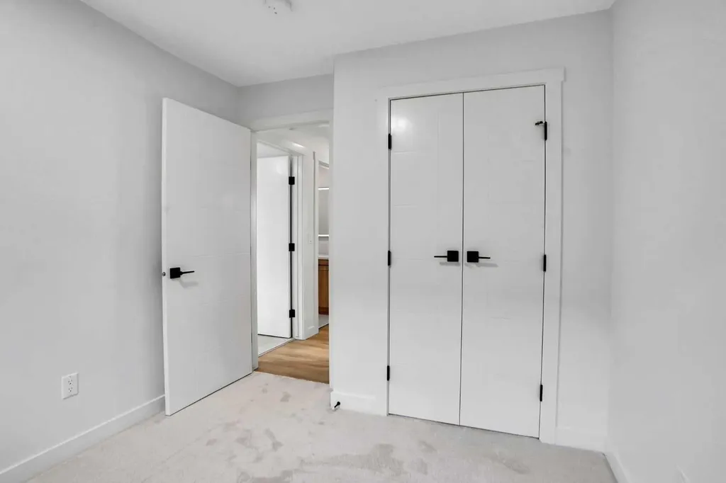 77 Ferncliff Crescent SE Calgary AB T2H 0V5