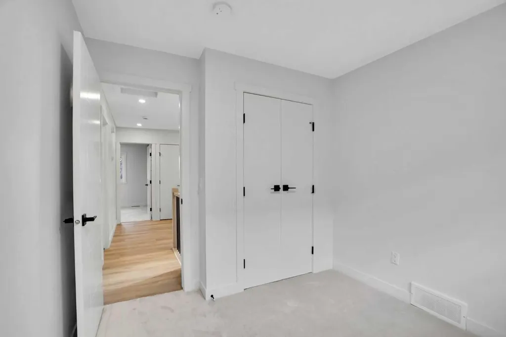 77 Ferncliff Crescent SE Calgary AB T2H 0V5