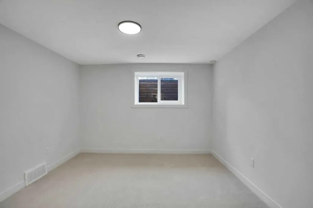 77 Ferncliff Crescent SE Calgary AB T2H 0V5