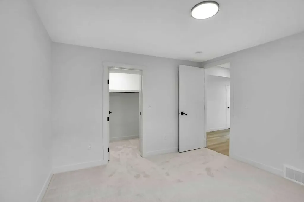 77 Ferncliff Crescent SE Calgary AB T2H 0V5