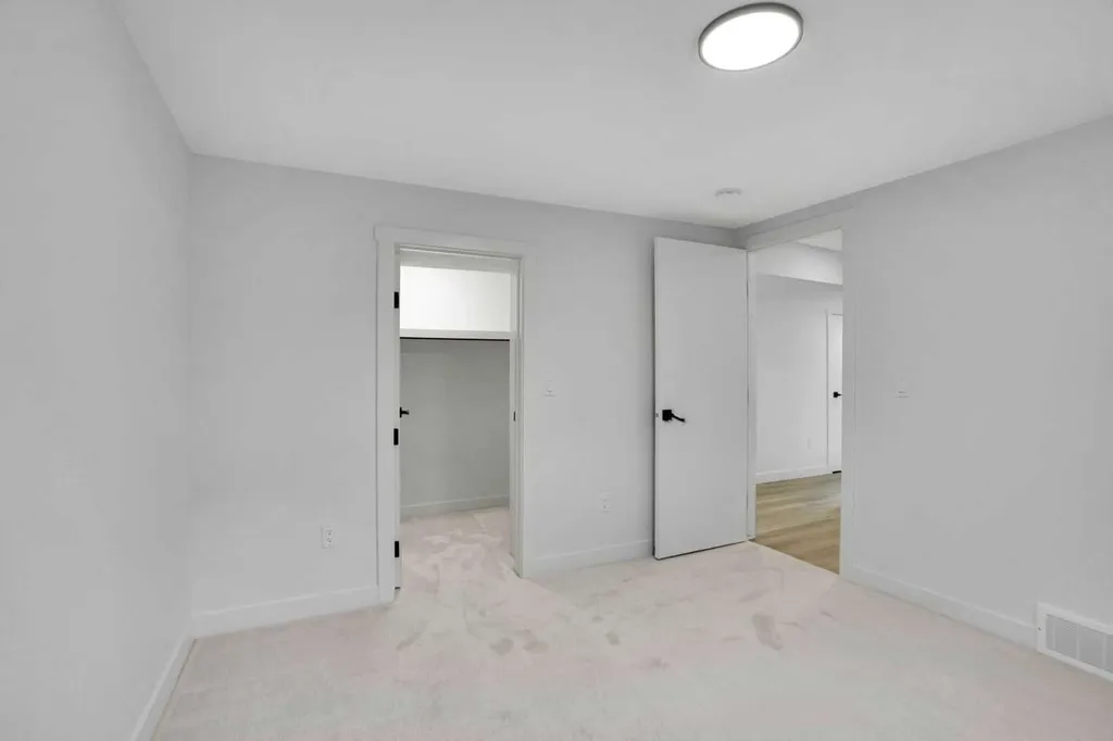77 Ferncliff Crescent SE Calgary AB T2H 0V5