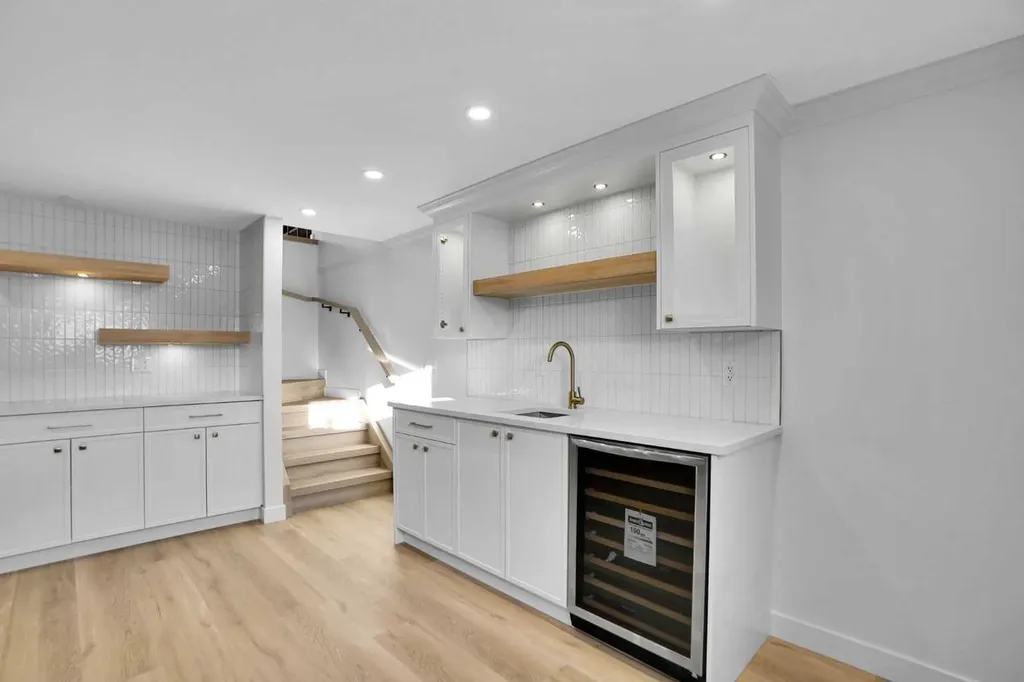 77 Ferncliff Crescent SE Calgary AB T2H 0V5