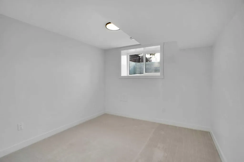 77 Ferncliff Crescent SE Calgary AB T2H 0V5