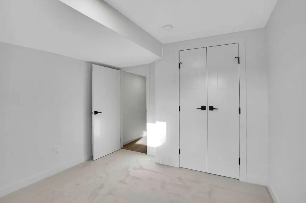 77 Ferncliff Crescent SE Calgary AB T2H 0V5