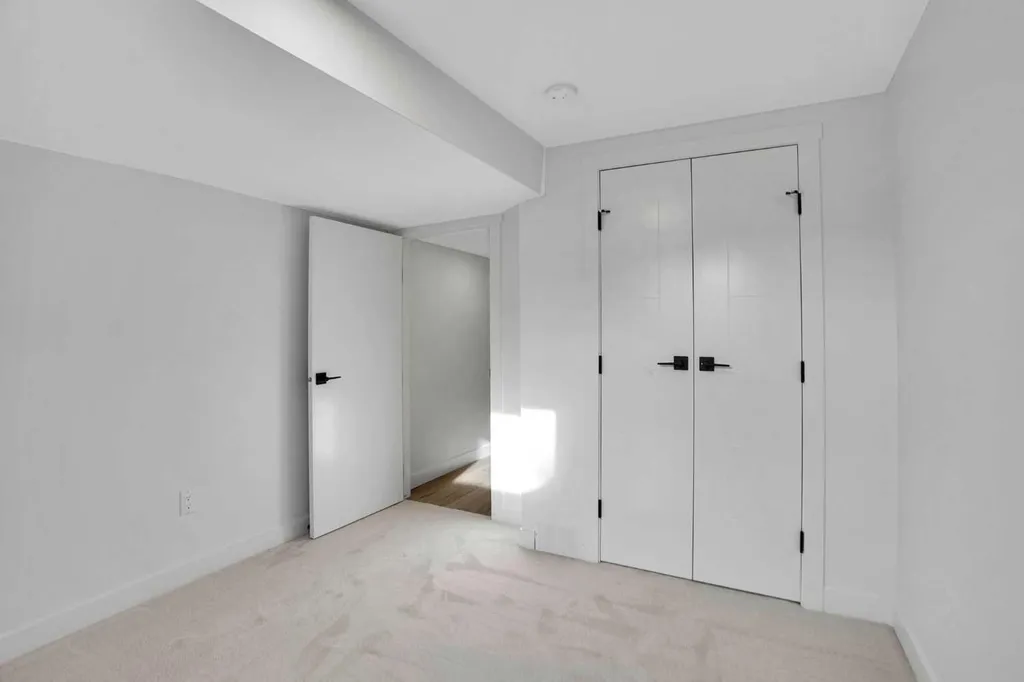 77 Ferncliff Crescent SE Calgary AB T2H 0V5