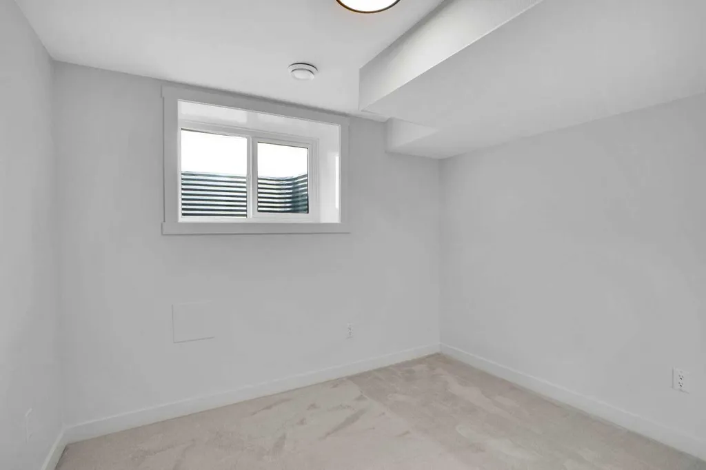 77 Ferncliff Crescent SE Calgary AB T2H 0V5