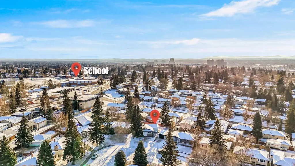 77 Ferncliff Crescent SE Calgary AB T2H 0V5