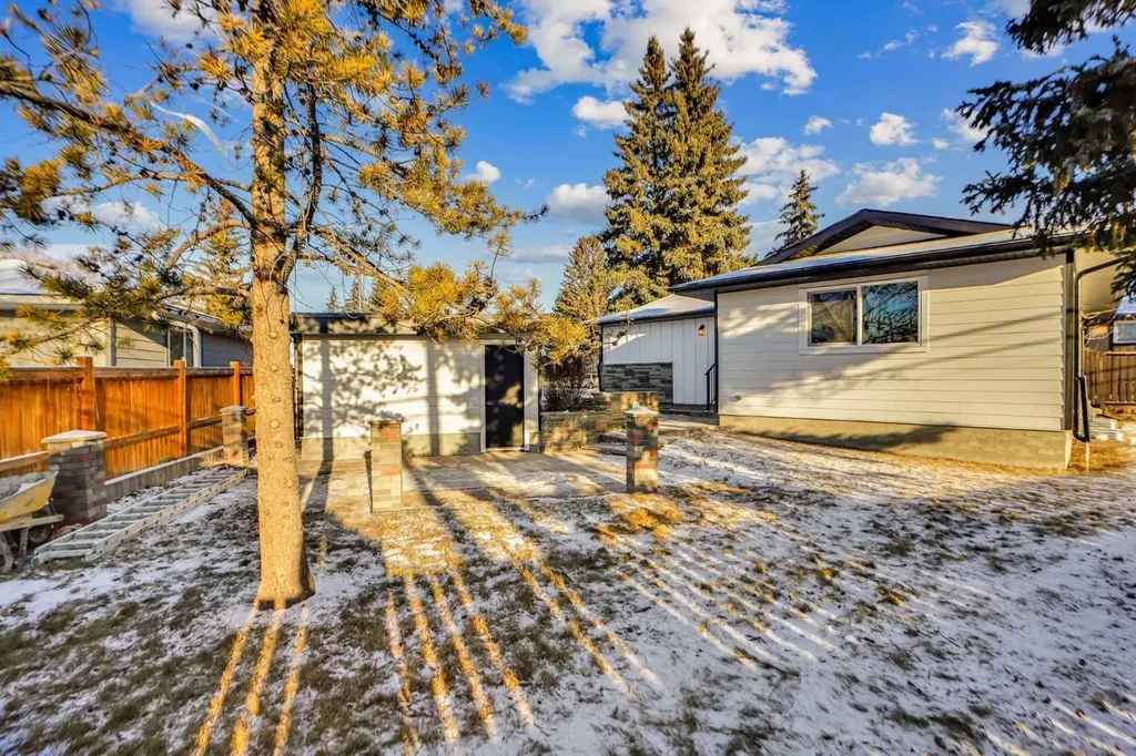 77 Ferncliff Crescent SE Calgary AB T2H 0V5