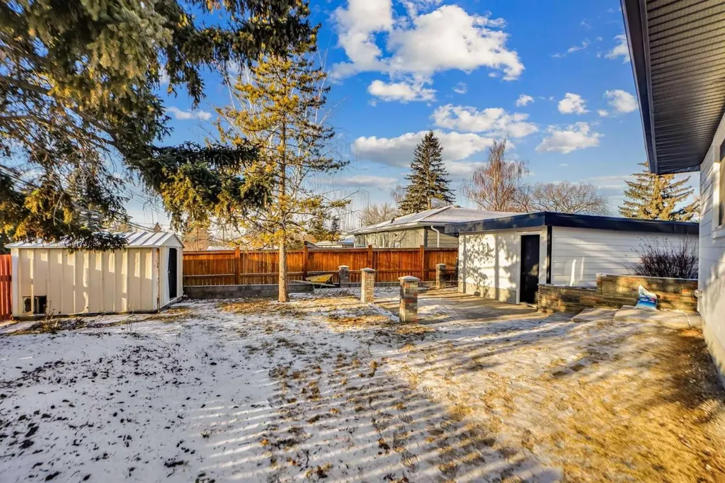 77 Ferncliff Crescent SE Calgary AB T2H 0V5