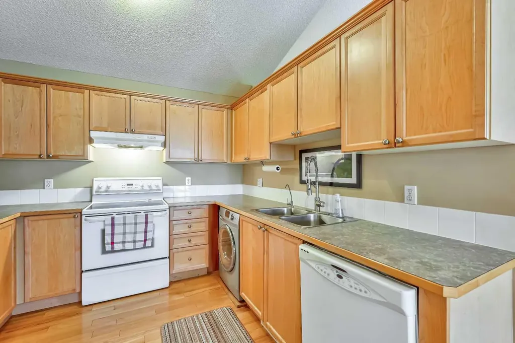 236 Covepark Close NE Calgary AB T3K 5R3