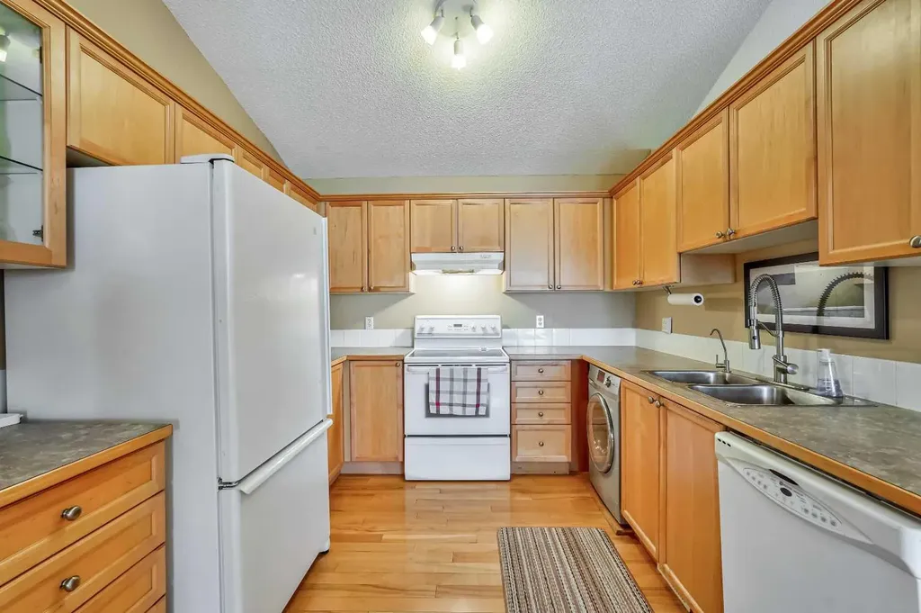 236 Covepark Close NE Calgary AB T3K 5R3