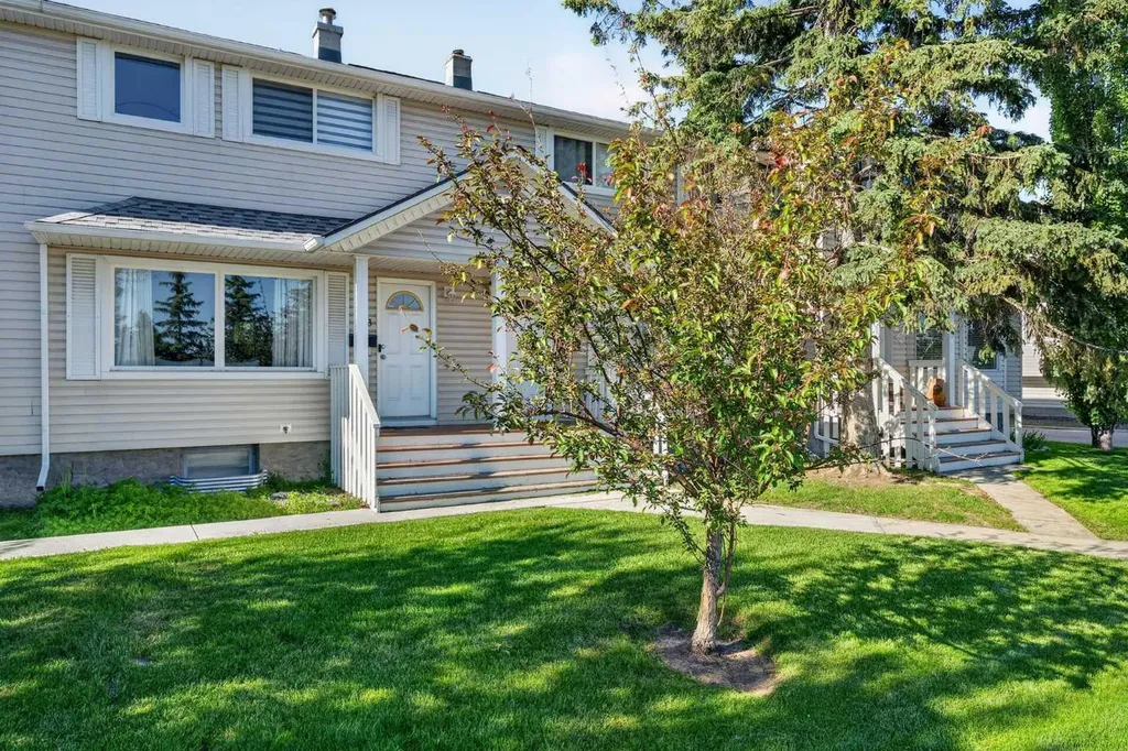 513 Killarney Glen Court SW Calgary AB T3E 7H4