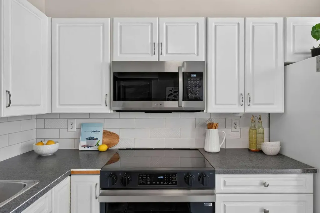 513 Killarney Glen Court SW Calgary AB T3E 7H4