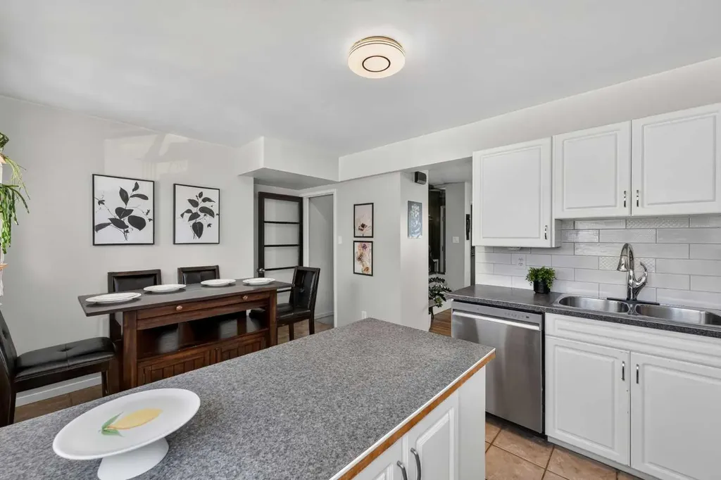 513 Killarney Glen Court SW Calgary AB T3E 7H4