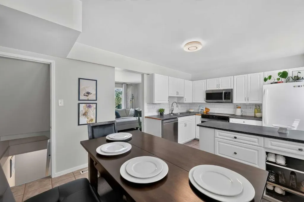 513 Killarney Glen Court SW Calgary AB T3E 7H4