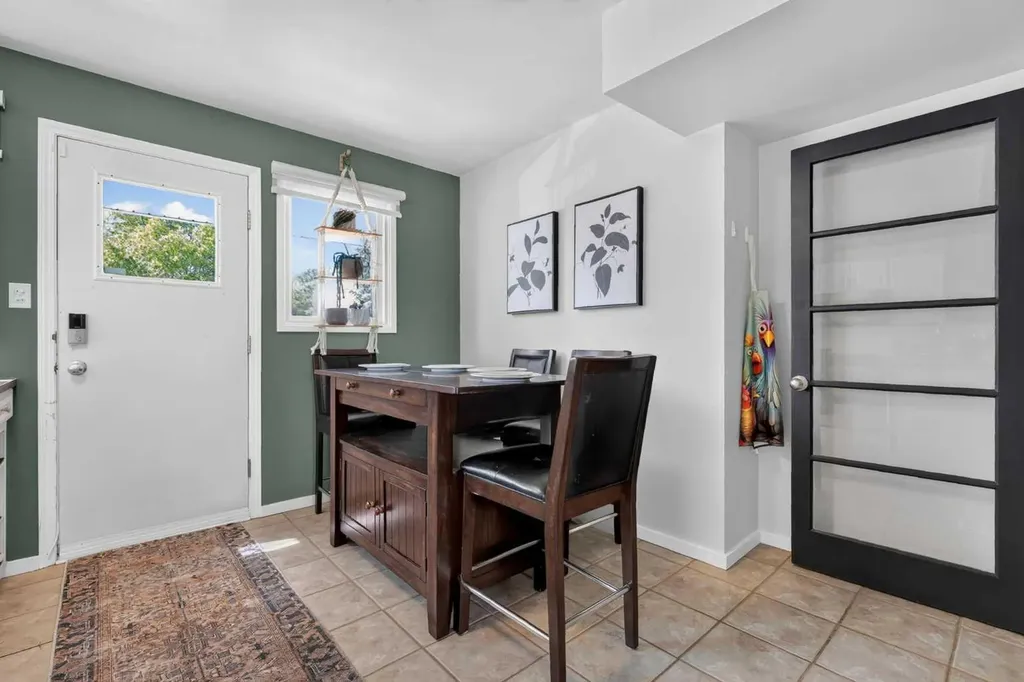 513 Killarney Glen Court SW Calgary AB T3E 7H4