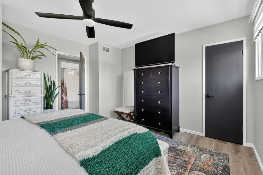 513 Killarney Glen Court SW Calgary AB T3E 7H4
