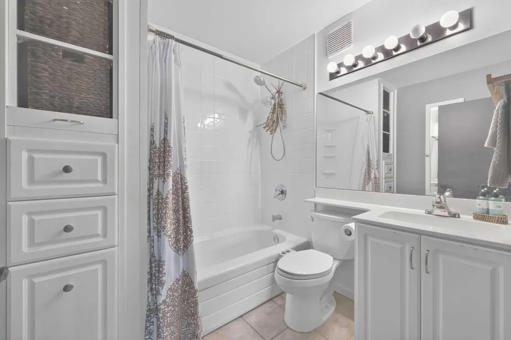 513 Killarney Glen Court SW Calgary AB T3E 7H4