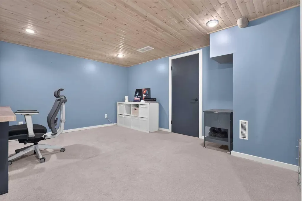 513 Killarney Glen Court SW Calgary AB T3E 7H4