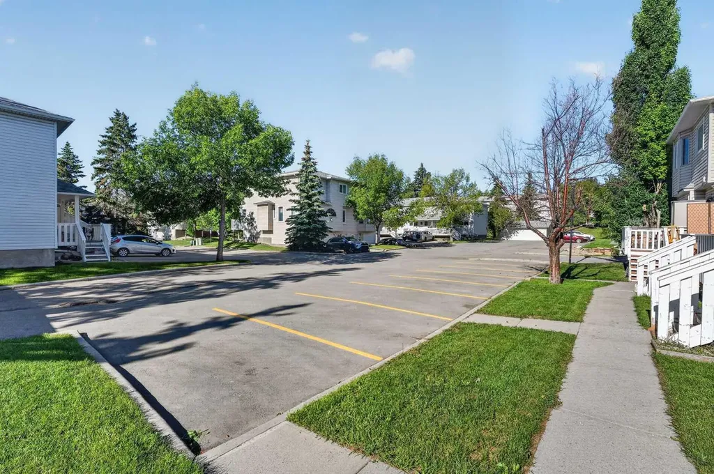 513 Killarney Glen Court SW Calgary AB T3E 7H4