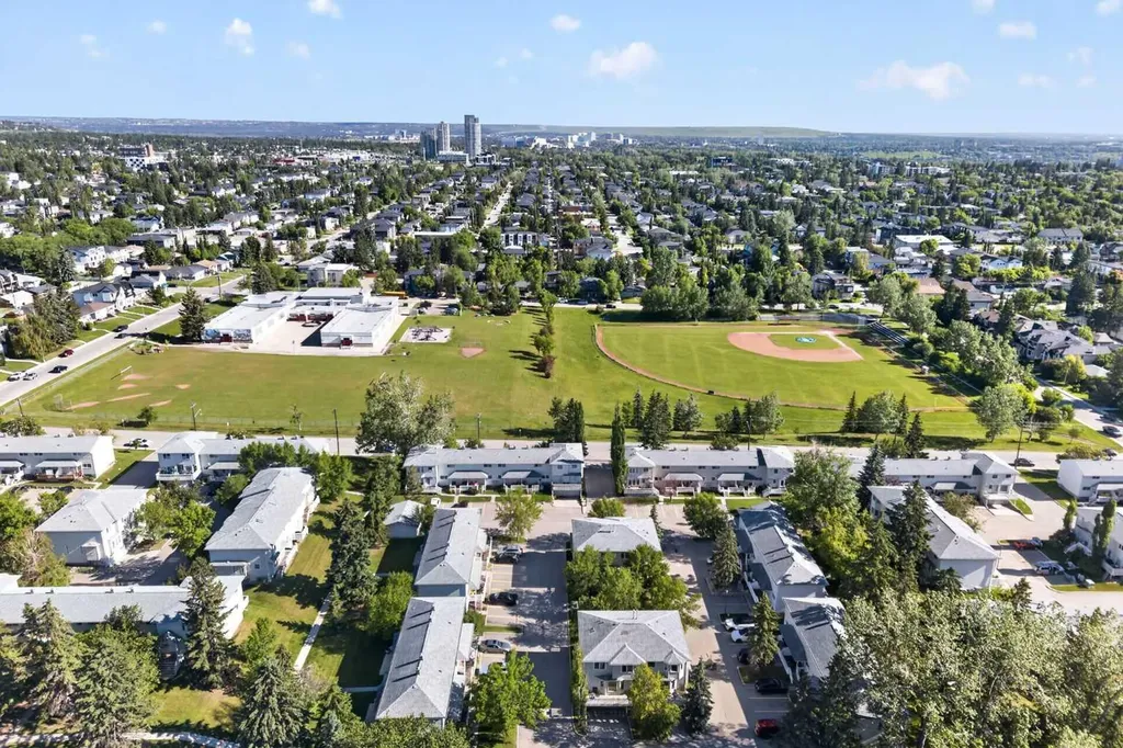 513 Killarney Glen Court SW Calgary AB T3E 7H4