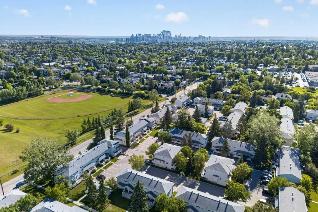 513 Killarney Glen Court SW Calgary AB T3E 7H4