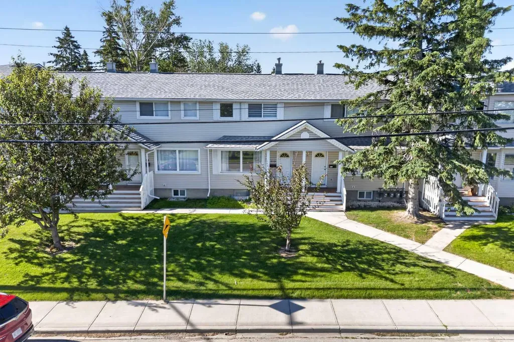 513 Killarney Glen Court SW Calgary AB T3E 7H4