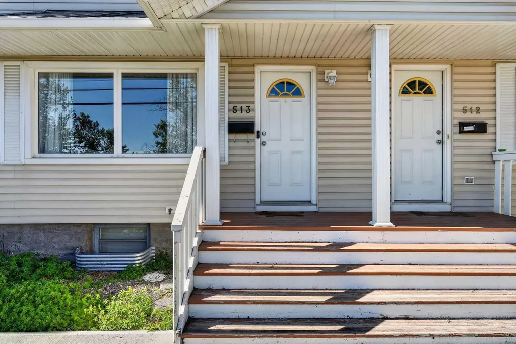 513 Killarney Glen Court SW Calgary AB T3E 7H4