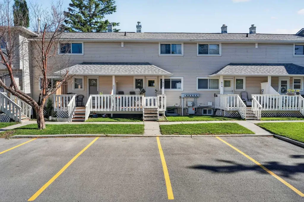 513 Killarney Glen Court SW Calgary AB T3E 7H4
