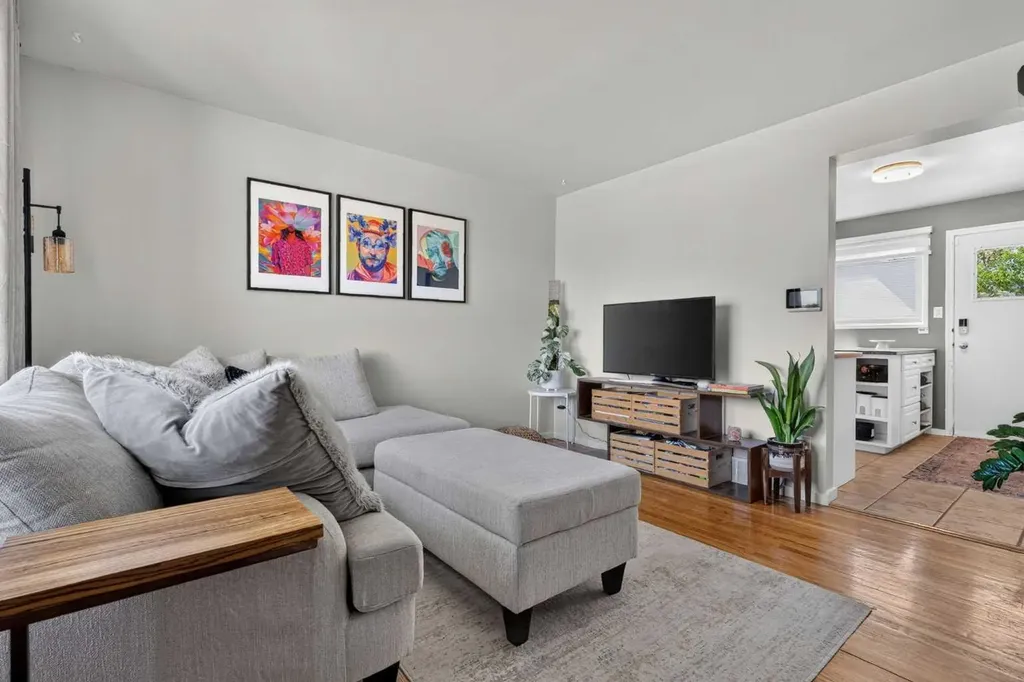 513 Killarney Glen Court SW Calgary AB T3E 7H4