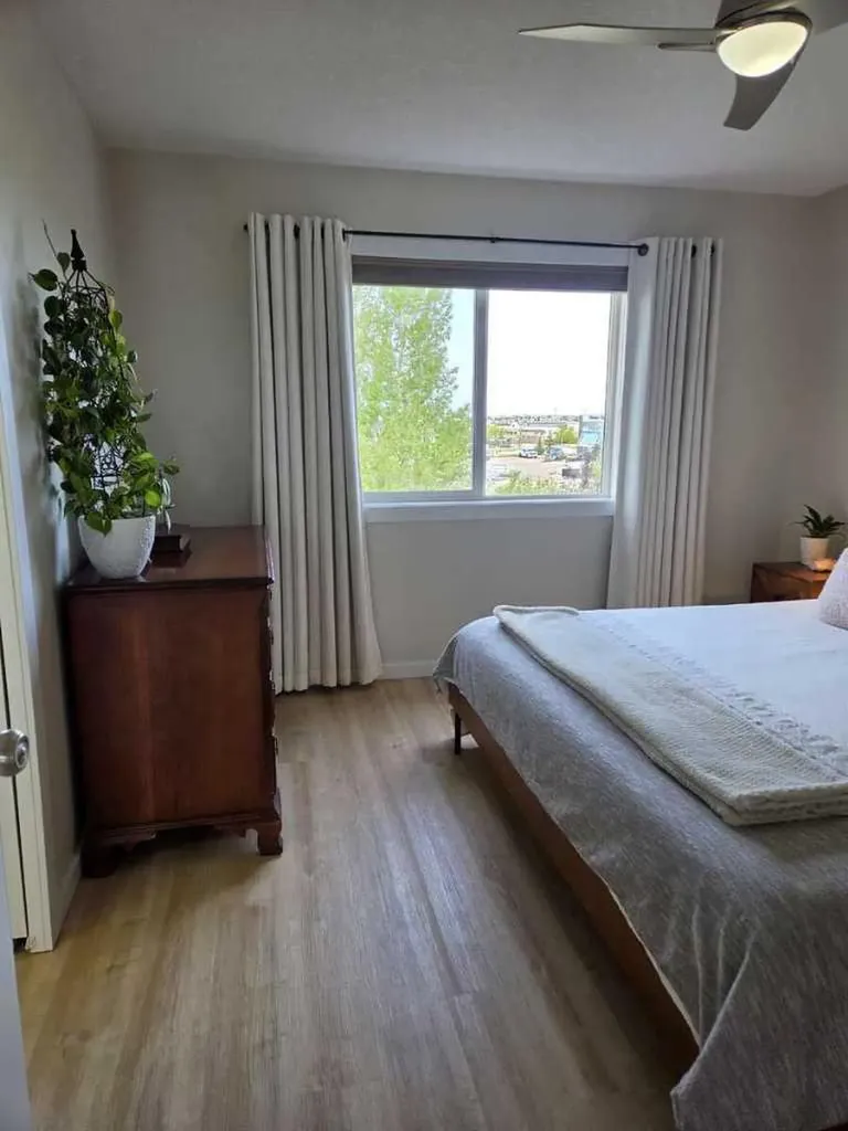 1346 Kings Heights Way SE Airdrie AB T4A 0R9