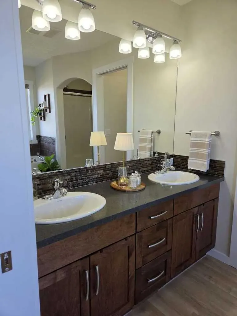 1346 Kings Heights Way SE Airdrie AB T4A 0R9
